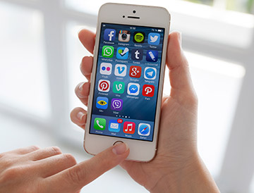 How Mobile Messaging is Redefining the Customer Experience for Travel and Hospitality Companies How Mobile Messaging is Redefining the Customer Experience for Travel and Hospitality Companies