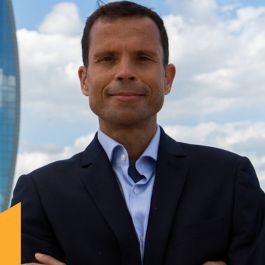 Mario Gavira Etzel, Travelier