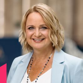 Julie White, Accor