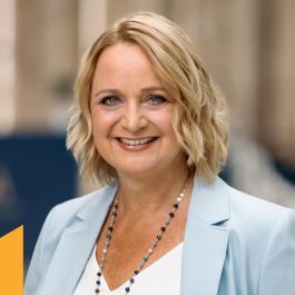 Julie White, Accor