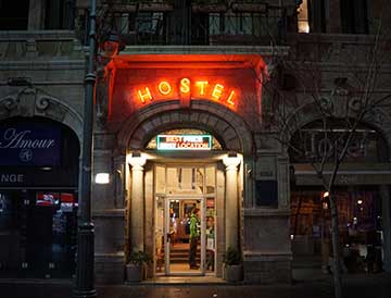 Digital dominates amid hostels' ascent